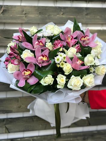 Букет цветов из: Розы и Хризантемы в Новом Чиркее