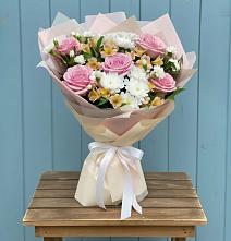 Букет цветов из:  Гвоздики, Орхидеи и Розы #REPLACE_PRED# Новом Чиркее