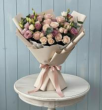 Букет цветов из:  Розы и Лизиантусы в Новом Чиркее
