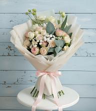 Букет цветов из:  Розы и Лизиантусы в Новом Чиркее