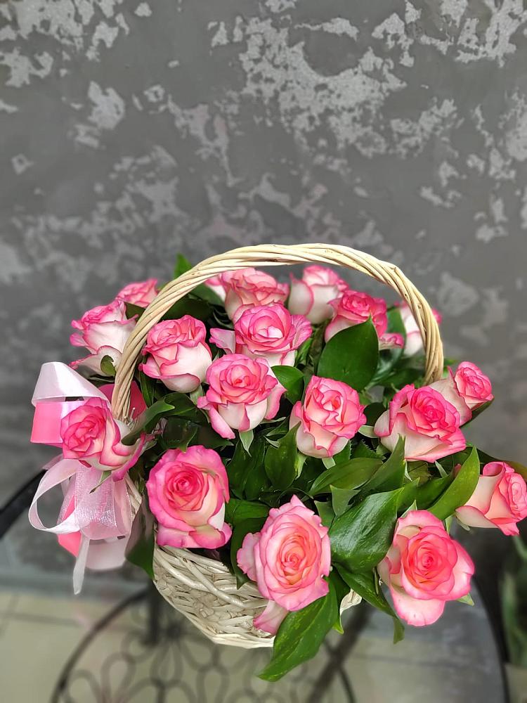 Цветочная композиция из Розы в корзине в Новом Чиркее