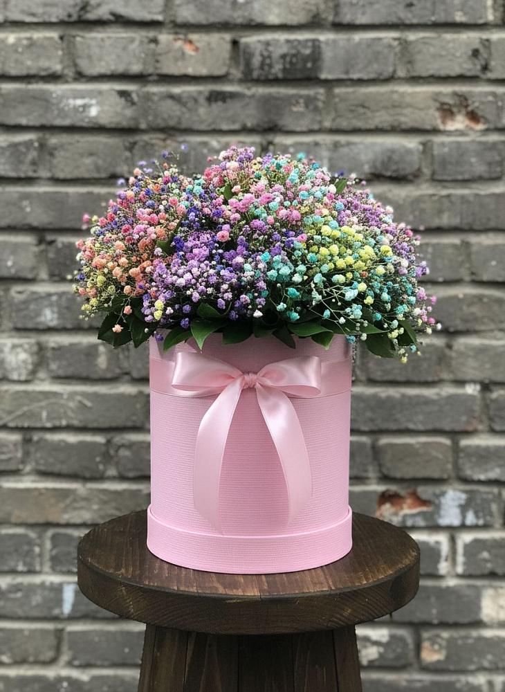 Цветочная композиция из Гипсофила и Розы в шляпной коробке в Новом Чиркее