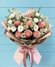 Букет цветов из:  Розы, Альстромерии и Лизиантусы в Новом Чиркее