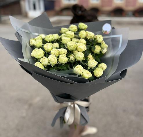 Букет Белые кустовые розы Солинеро в Новом Чиркее