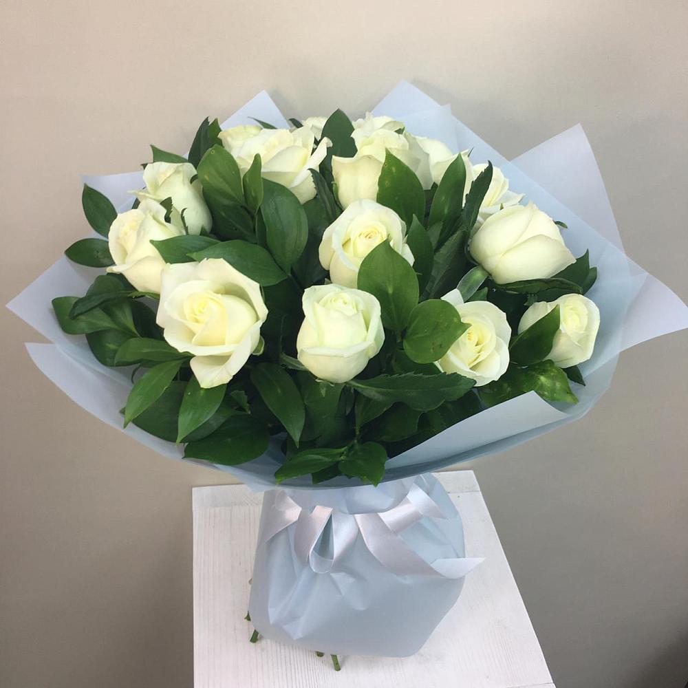 Букет 15 Белых роз Проуд в Новом Чиркее