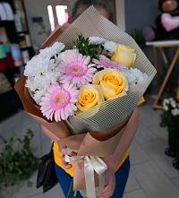 Букет цветов из:  Герберы, Розы и Хризантемы в Новом Чиркее