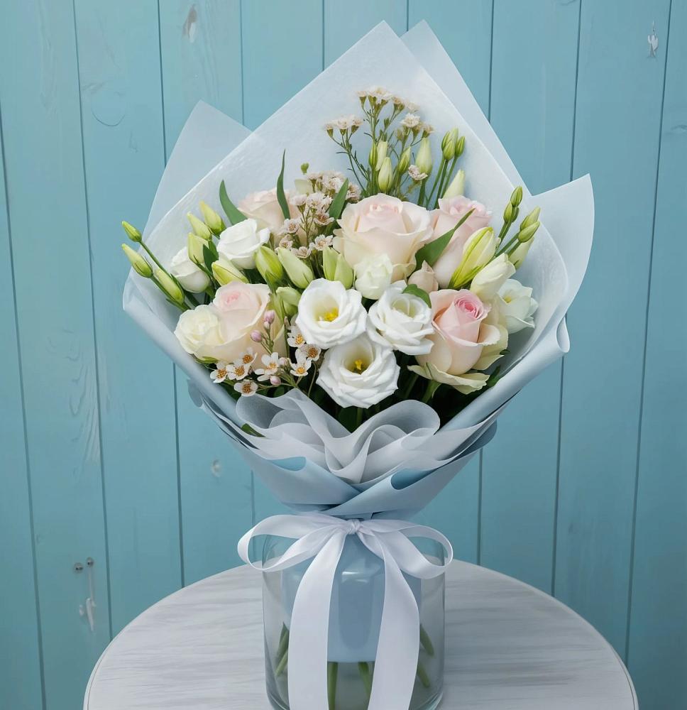 Букет цветов из: Розы и Лизиантусы в Новом Чиркее