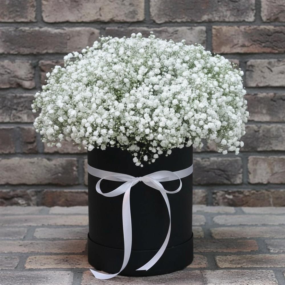 Цветочная композиция из Гипсофила в шляпной коробке в Новом Чиркее