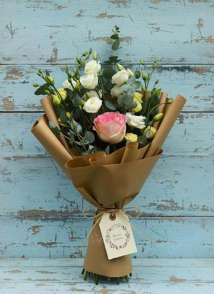 Букет цветов из: Розы и Лизиантусы в Новом Чиркее