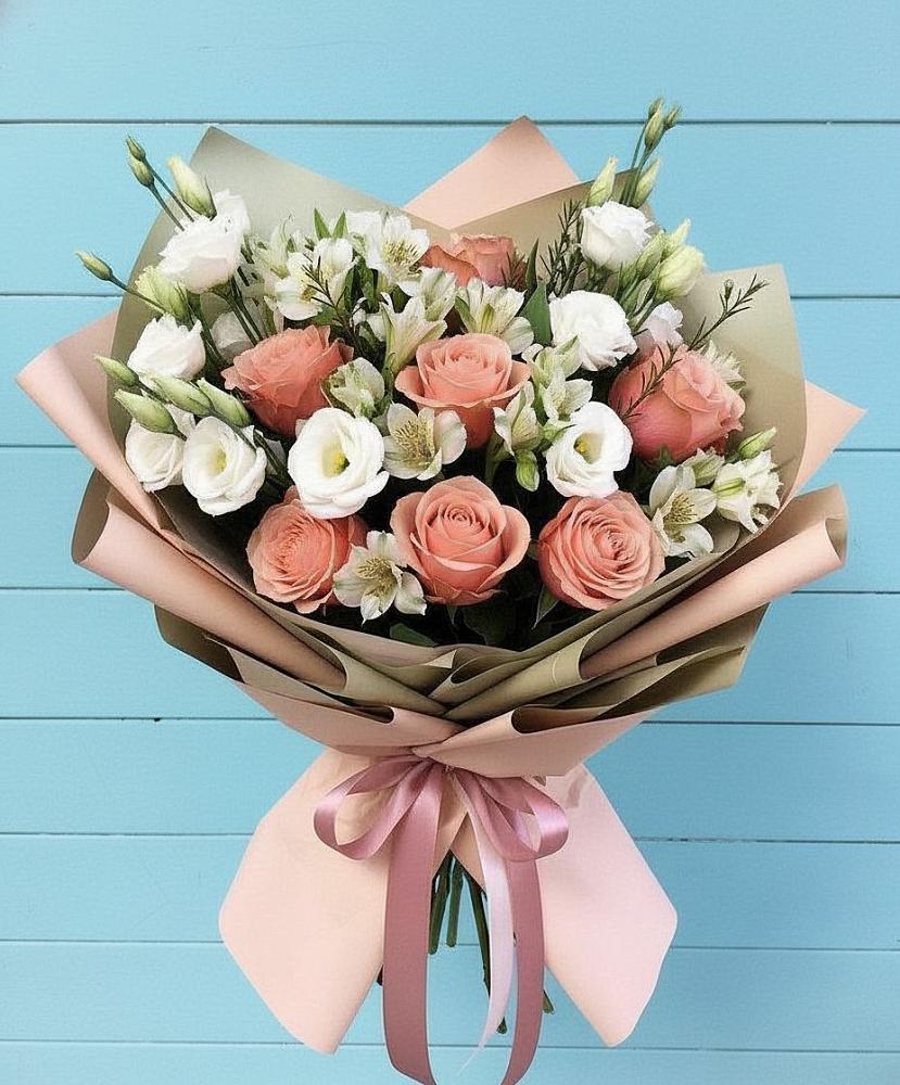 Букет цветов из: Розы, Альстромерии и Лизиантусы в Новом Чиркее