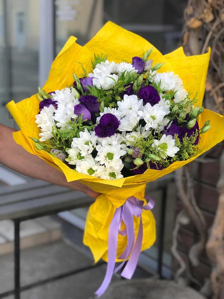 Букет цветов из: Ирисы, Хризантемы и Ромашки в Новом Чиркее