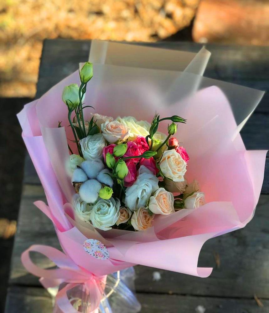 Букет цветов из: Розы и Лизиантусы в Новом Чиркее