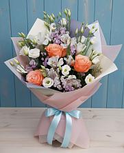 Букет цветов из:  Лизиантусы, Розы, Альстромерии и Гипсофила в Новом Чиркее