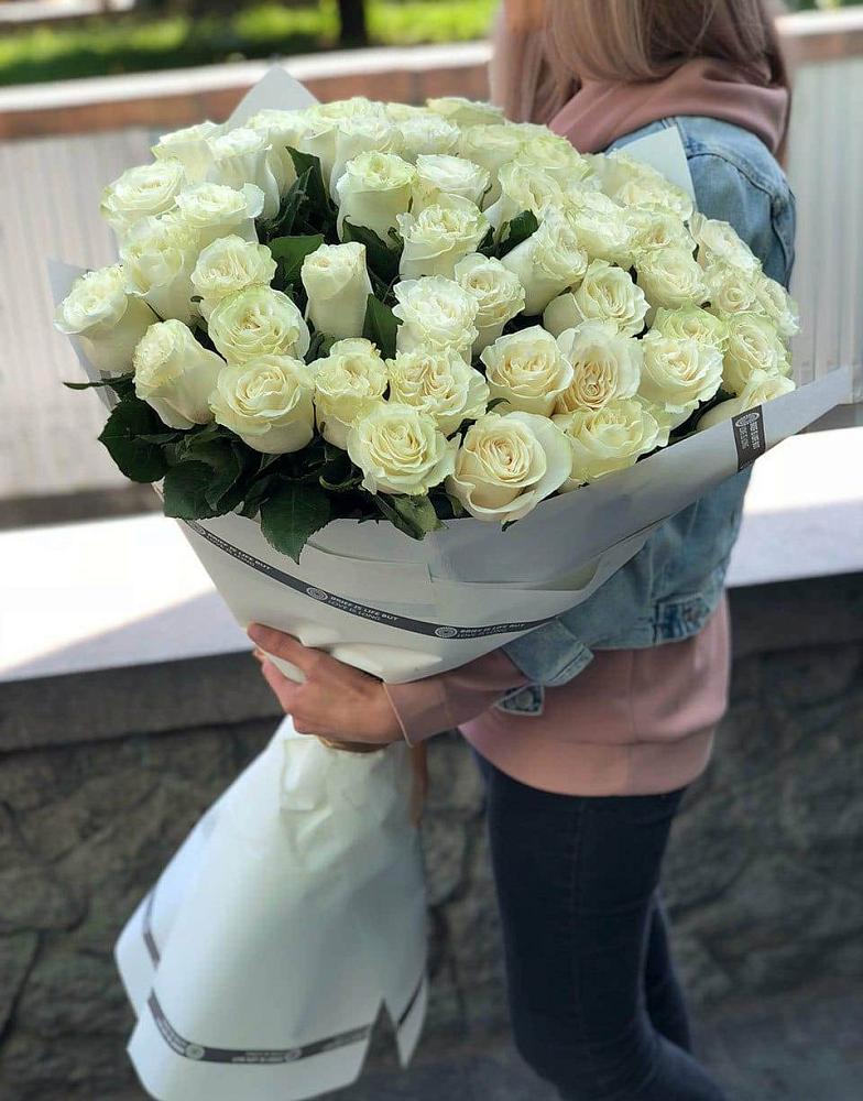 35 Белых роз в Новом Чиркее Букет 35 Белых роз в Новом Чиркее
