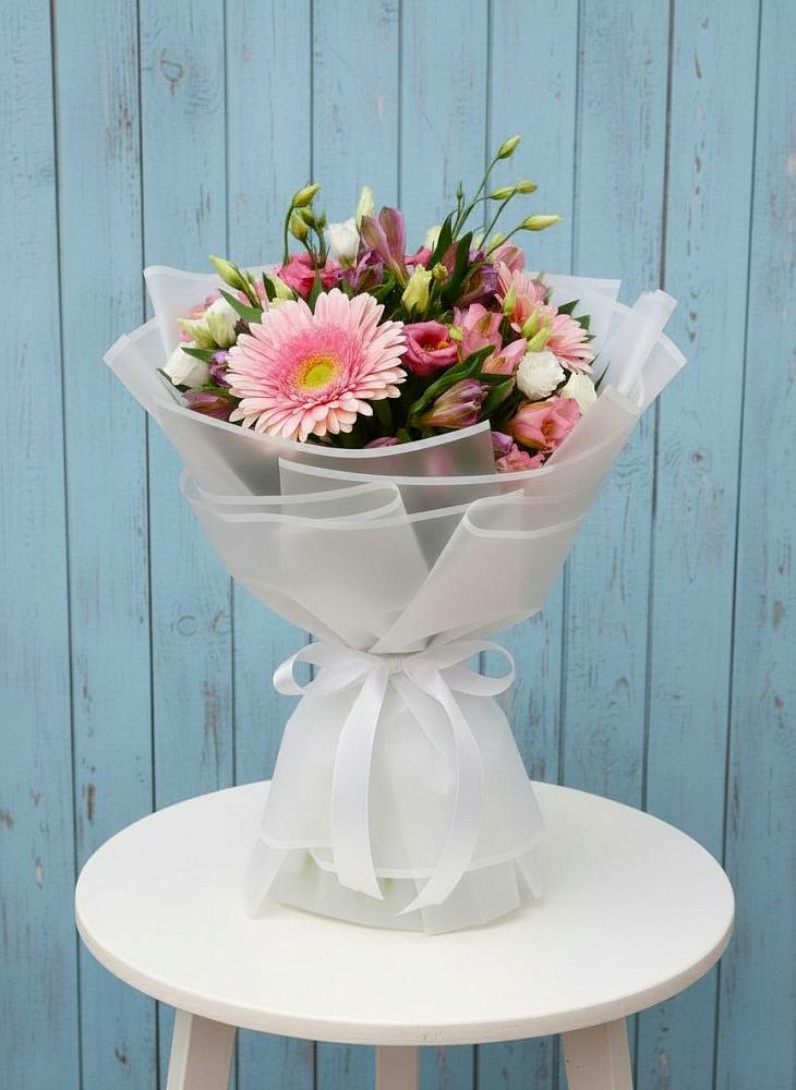 Букет цветов из: Герберы, Альстромерии и Лизиантусы в Новом Чиркее