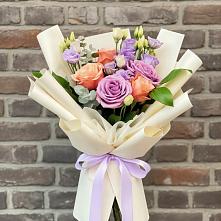 Букет цветов из:  Лизиантусы и Розы в Новом Чиркее