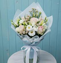 Букет цветов из:  Розы и Лизиантусы в Новом Чиркее