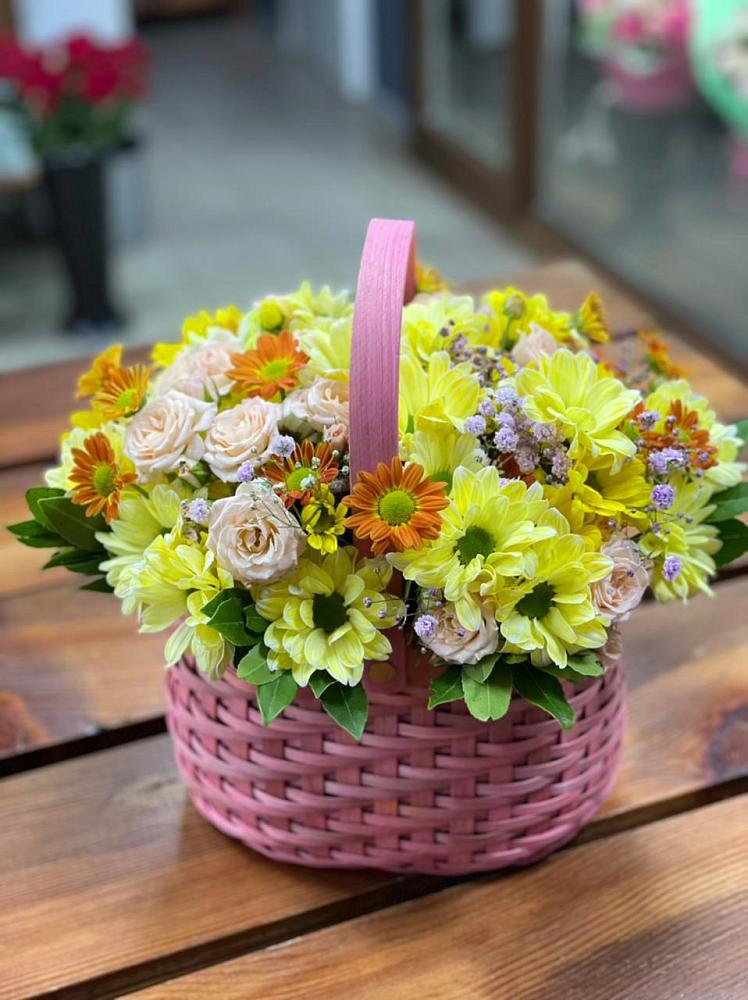 Цветочная композиция из Хризантемы и Розы в корзине в Новом Чиркее