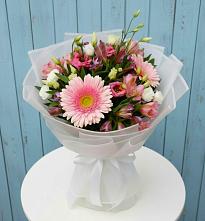 Букет цветов из:  Герберы, Альстромерии и Лизиантусы #REPLACE_PRED# Новом Чиркее
