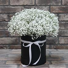 Цветочная композиция из Гипсофила в шляпной коробке в Новом Чиркее
