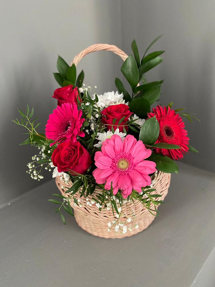 Цветочная композиция из Розы, Хризантемы и Герберы в корзине в Новом Чиркее