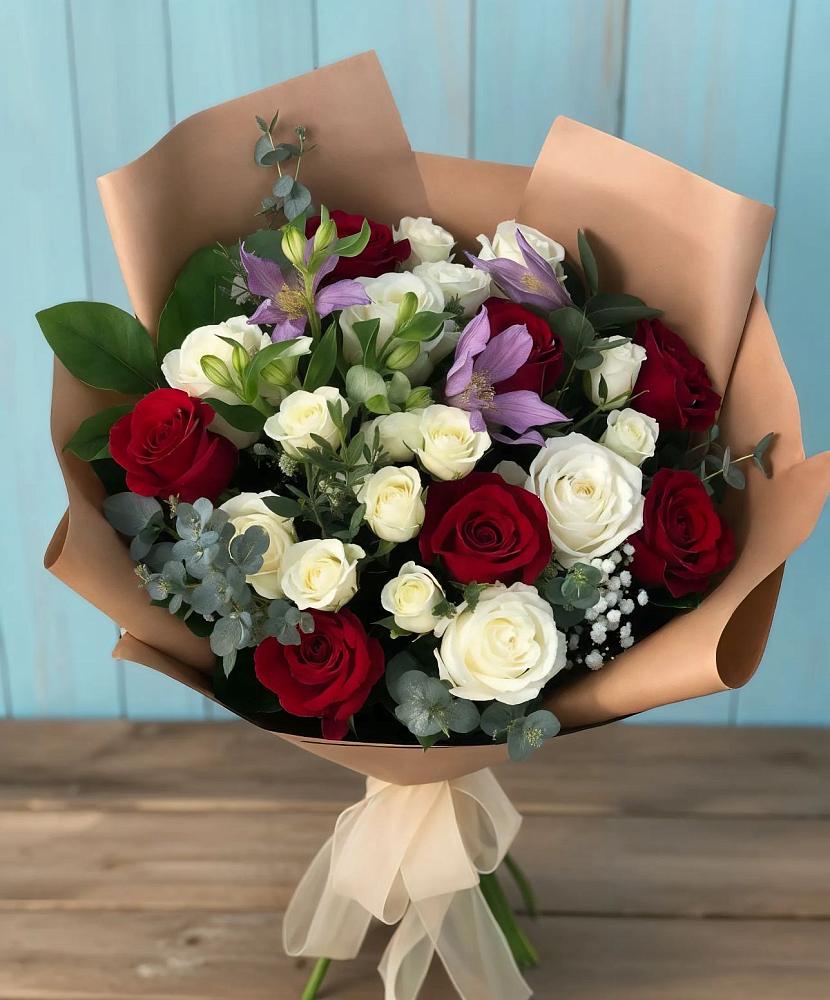 Букет цветов из: Розы и Альстромерии в Новом Чиркее