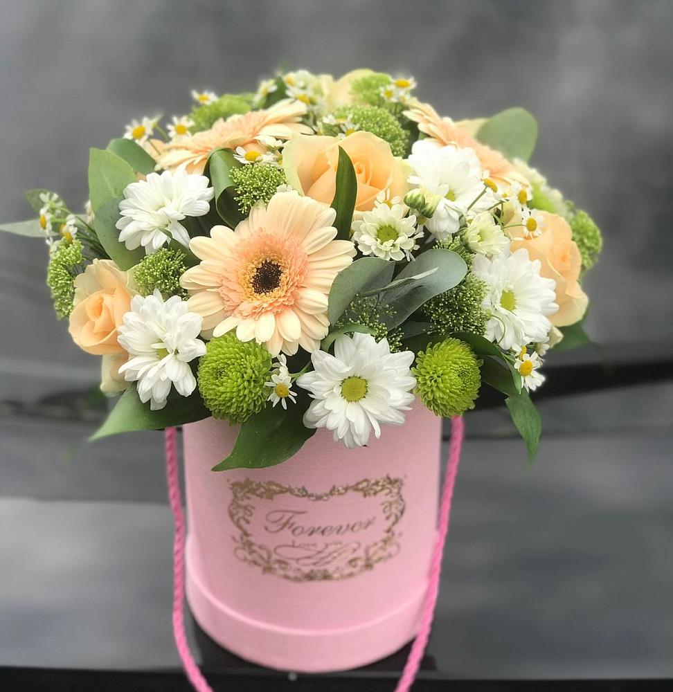 Цветочная композиция из Розы, Герберы и Хризантемы в шляпной коробке в Новом Чиркее