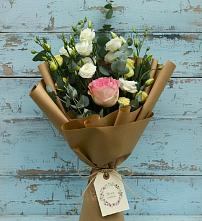 Букет цветов из:  Розы и Лизиантусы в Новом Чиркее