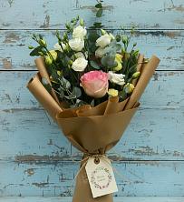 Букет цветов из:  Розы и Лизиантусы в Новом Чиркее