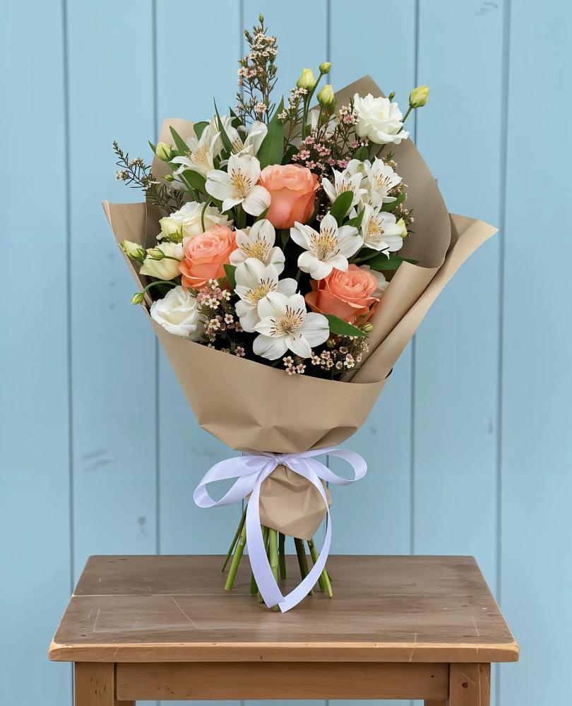 Букет цветов из: Альстромерии, Лизиантусы, Розы и Хризантемы в Новом Чиркее