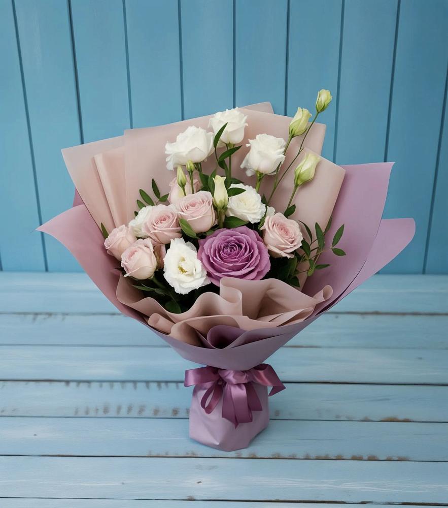 Букет цветов из: Розы и Лизиантусы в Новом Чиркее